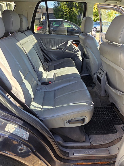 Mercedes-Benz ML270 10 of 15