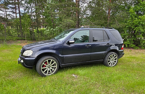 Mercedes-Benz ML270 7 of 15