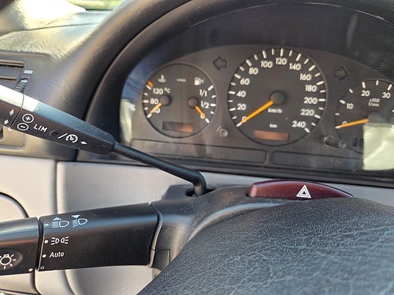 Mercedes-Benz ML270 14 of 15