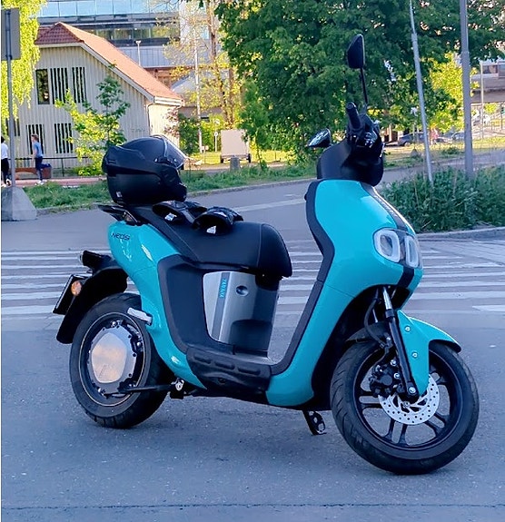 Yamaha ESS025 NEO's El-moped 4 of 9