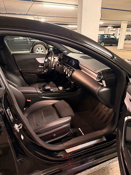 Mercedes-Benz CLA250 e 9 of 17