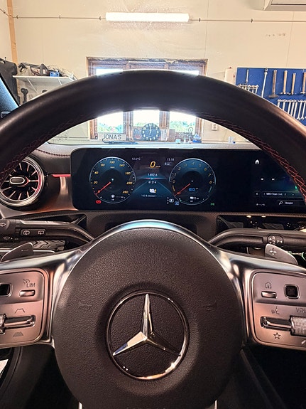 Mercedes-Benz CLA250 e 11 of 17