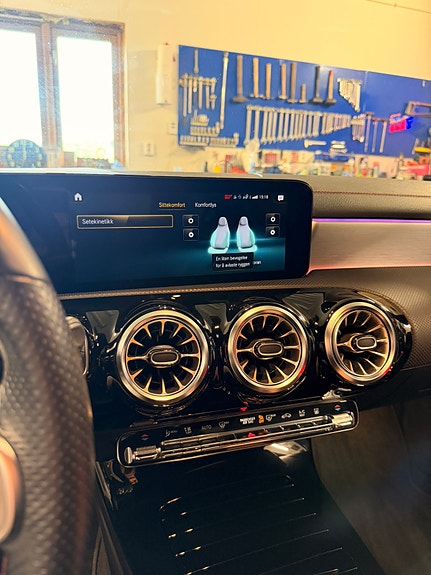 Mercedes-Benz CLA250 e 14 of 17