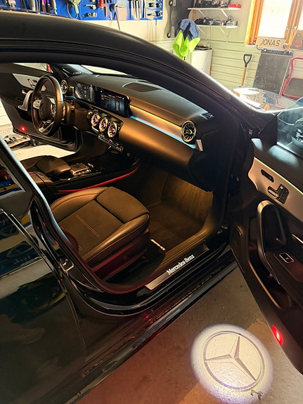 Mercedes-Benz CLA250 e 16 of 17