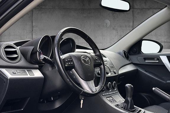 Mazda 3 6 of 9