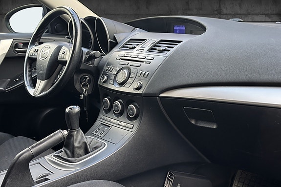Mazda 3 8 of 9