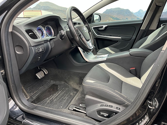 Volvo S60 11 of 25