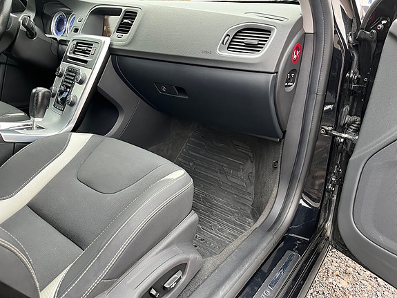 Volvo S60 19 of 25