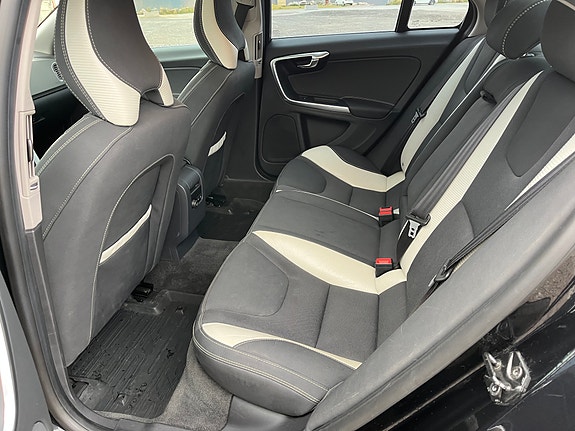Volvo S60 15 of 25