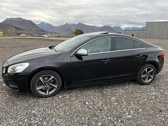 Volvo S60 2 of 25