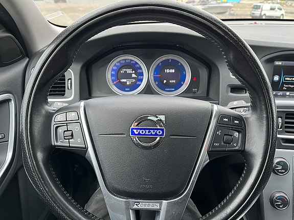 Volvo S60 12 of 25