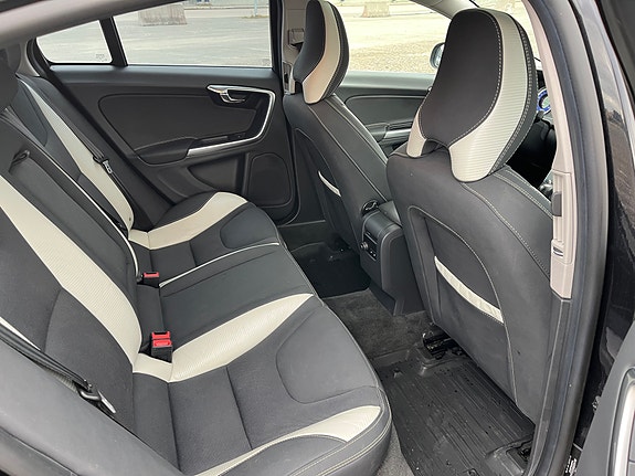 Volvo S60 16 of 25