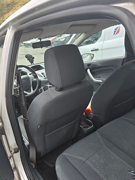 Ford Fiesta 2 of 6