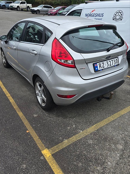 Ford Fiesta 3 of 6