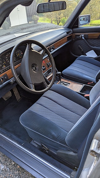Mercedes-Benz 380 SE 13 of 16