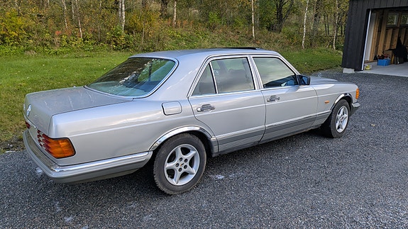 Mercedes-Benz 380 SE 3 of 16
