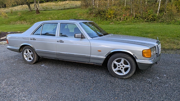 Mercedes-Benz 380 SE 2 of 16