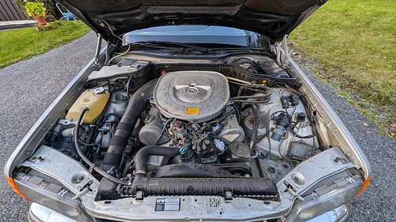 Mercedes-Benz 380 SE 7 of 16