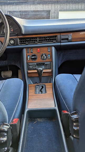 Mercedes-Benz 380 SE 11 of 16