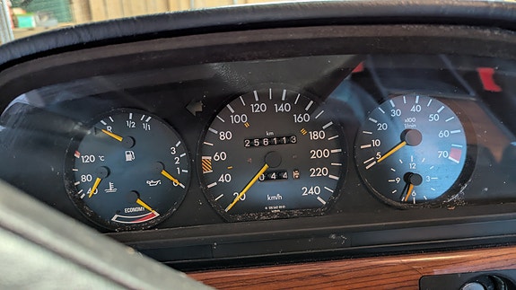 Mercedes-Benz 380 SE 10 of 16