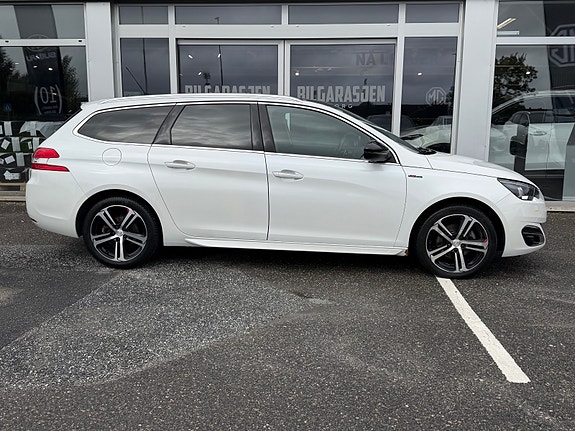 Peugeot 308 2 of 17