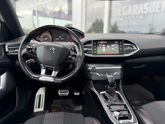 Peugeot 308 7 of 17