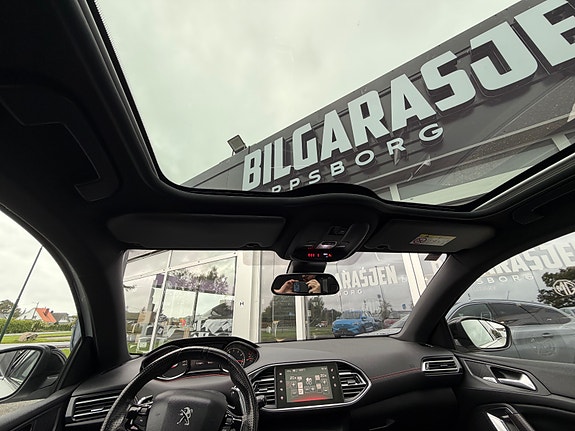 Peugeot 308 8 of 17