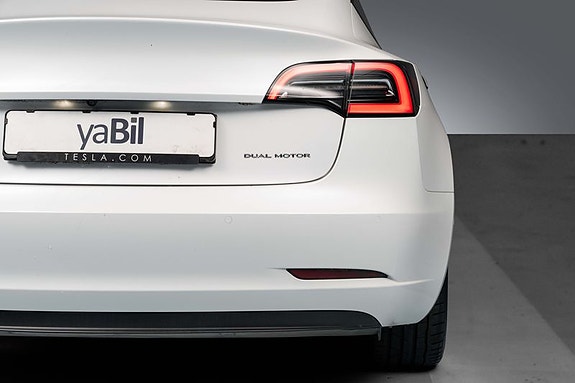 Tesla Model 3 7 of 30