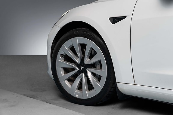 Tesla Model 3 9 of 30