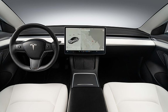 Tesla Model 3 27 of 30