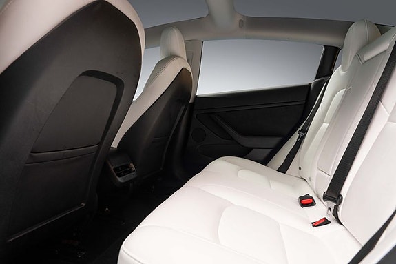 Tesla Model 3 26 of 30
