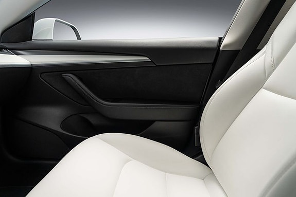 Tesla Model 3 13 of 30