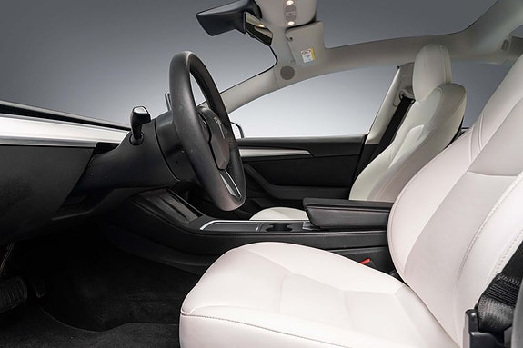 Tesla Model 3 22 of 30