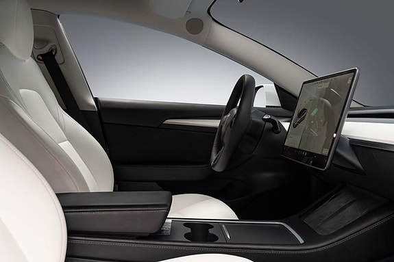 Tesla Model 3 29 of 30