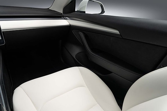 Tesla Model 3 28 of 30