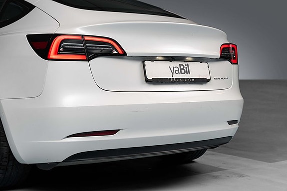 Tesla Model 3 8 of 30