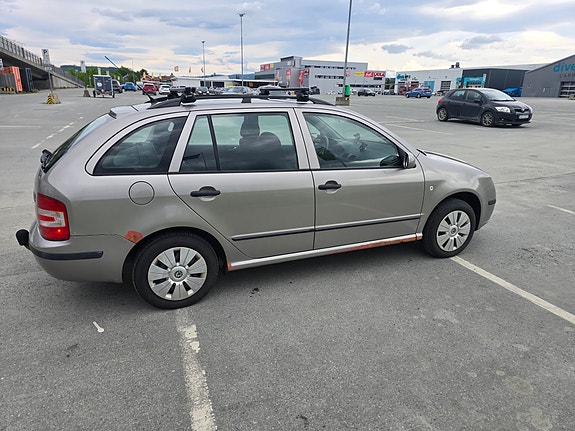 Skoda Fabia 10 of 17