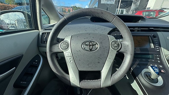 Toyota Prius 12 of 26