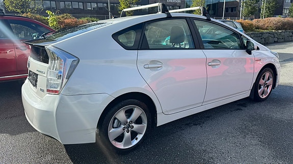 Toyota Prius 3 of 26