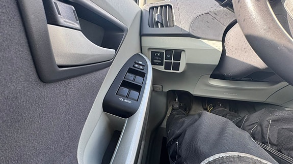 Toyota Prius 11 of 26