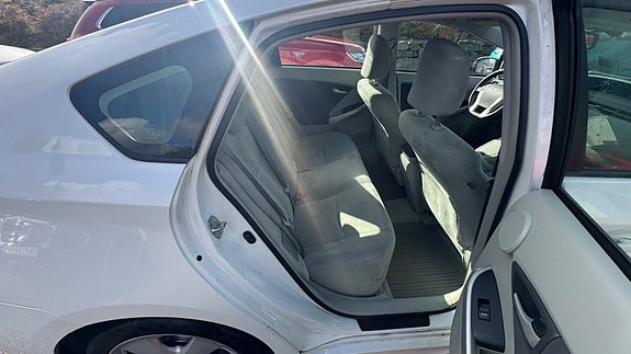 Toyota Prius 16 of 26