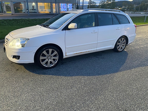 Toyota Avensis 8 of 28