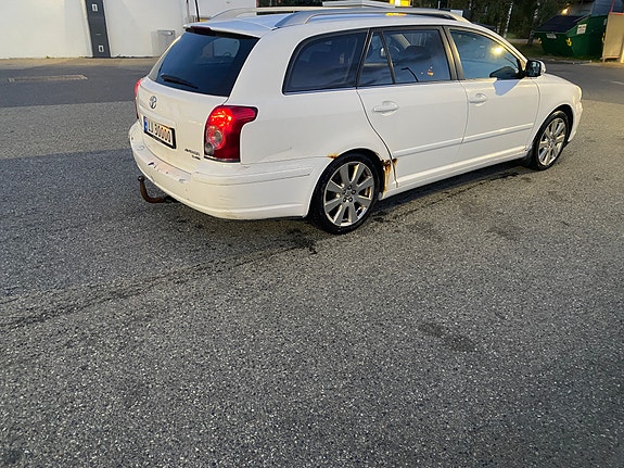 Toyota Avensis 4 of 28