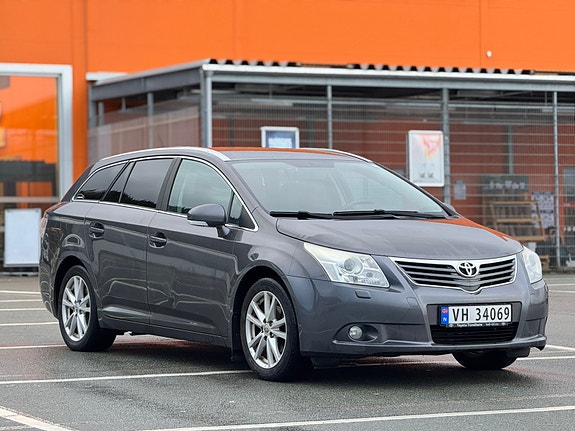 Toyota Avensis 2 of 13