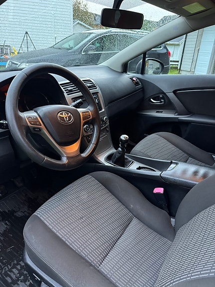 Toyota Avensis 9 of 13