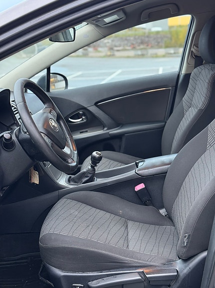Toyota Avensis 8 of 13