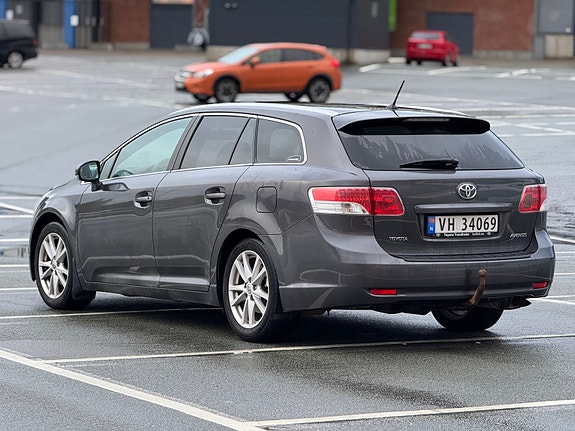 Toyota Avensis 4 of 13