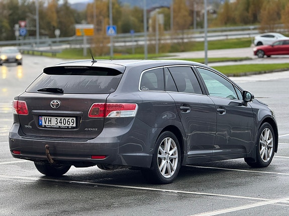 Toyota Avensis 3 of 13