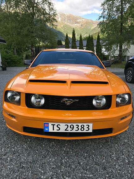 Ford Mustang 4 of 30