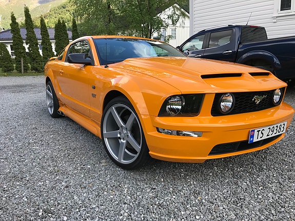 Ford Mustang 6 of 30